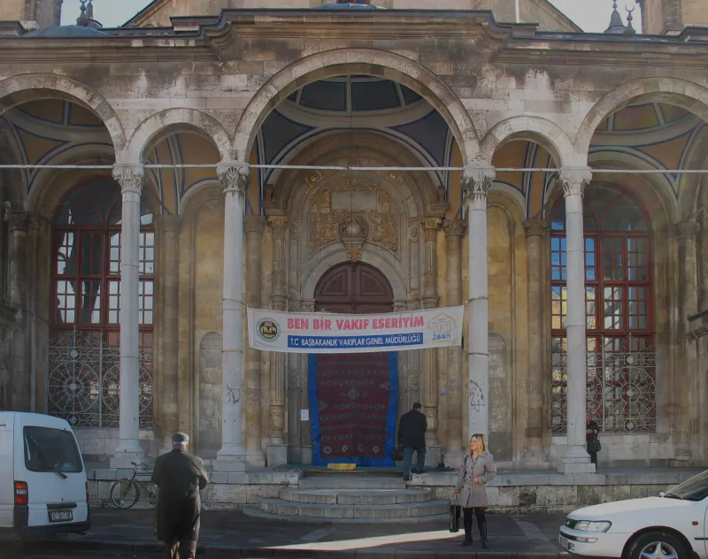 De Aziziye-moskee in Konya — de unieke minaretten van Turkije