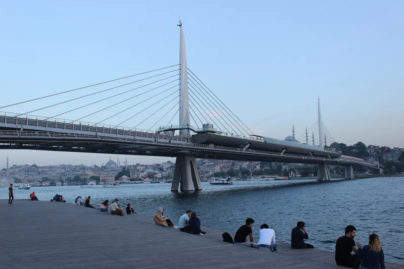 De Haliç-brug in Istanbul — een gids over de Haliç Köprüsü