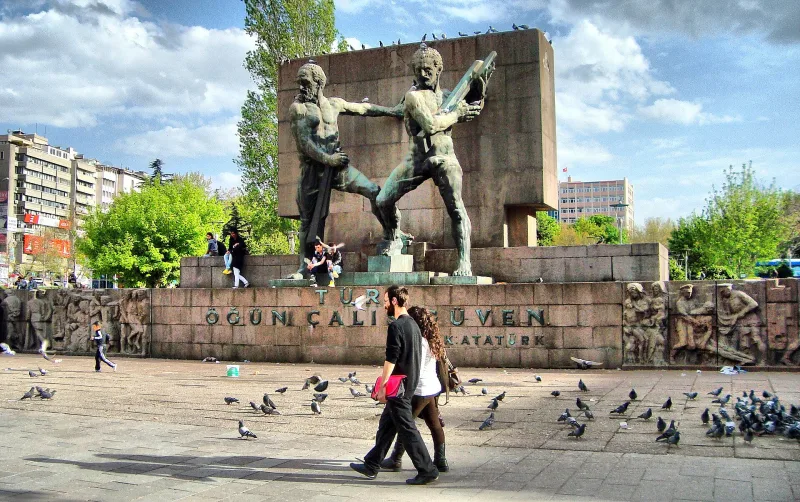 Güvenpark in Kızılay – het monument voor de veiligheid en het hart van Ankara