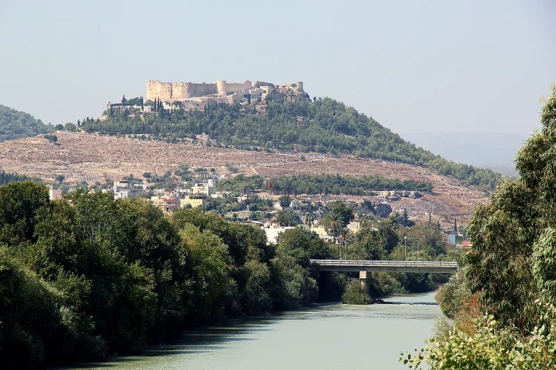 De vesting van Kayseri (Kayseri Kalesi) — een citadel van basalt