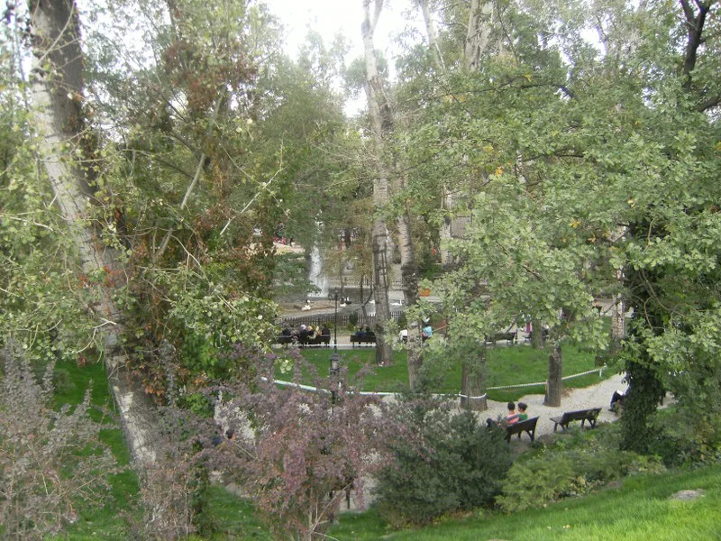 حديقة كوغولو (Kuğulu Park) — البجع في قلب أنقرة