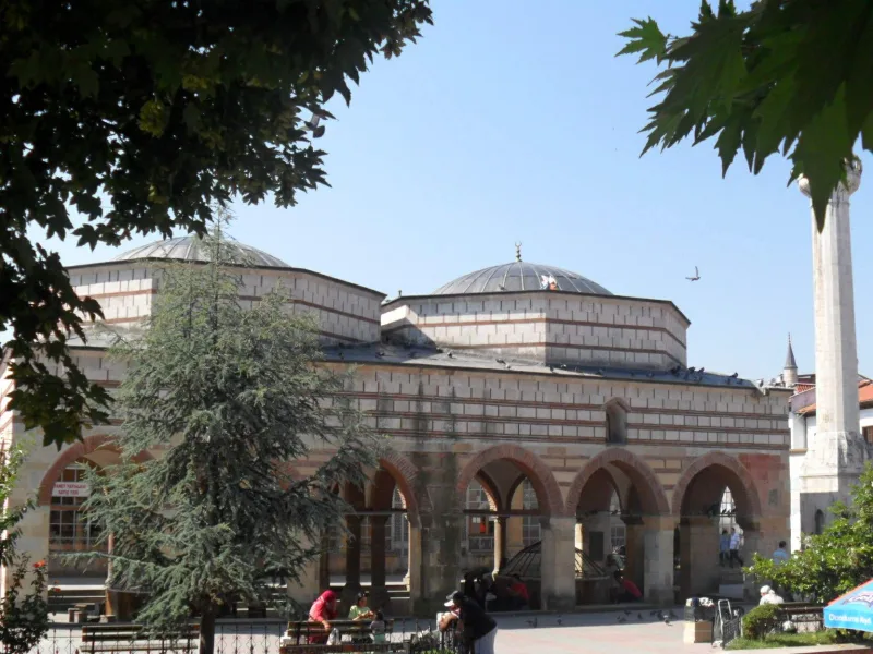 De Nasrullah-moskee (Nasrullah Camii) in Kastamonu — reisgids