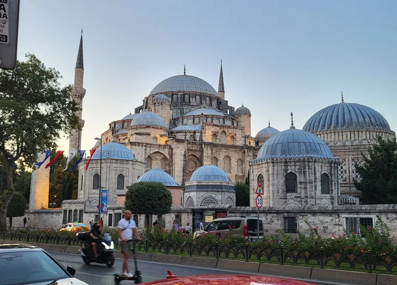 De Nasrullah-moskee (Nasrullah Camii) in Kastamonu — reisgids
