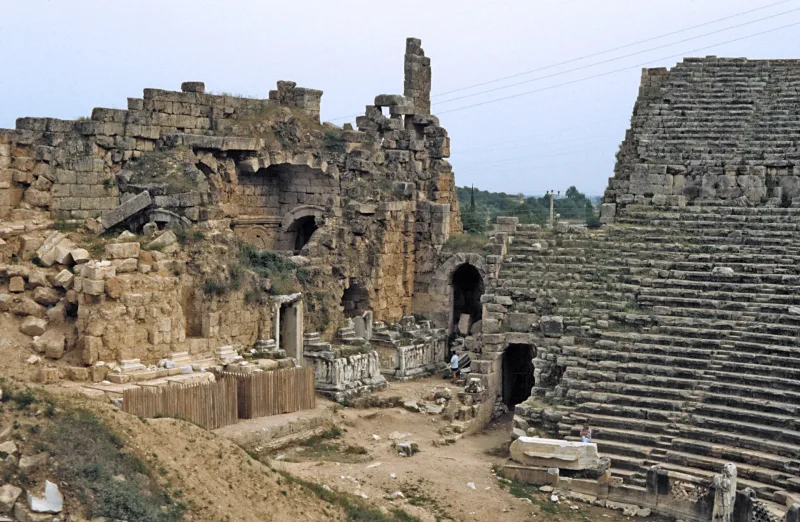 Perge: de antieke stad in Pampilië, vlak bij Antalya — reisgids en tips