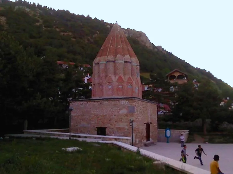 De tombe van Seyyid Mahmud Hayrani in Akşehir — een soefi uit de 13e eeuw
