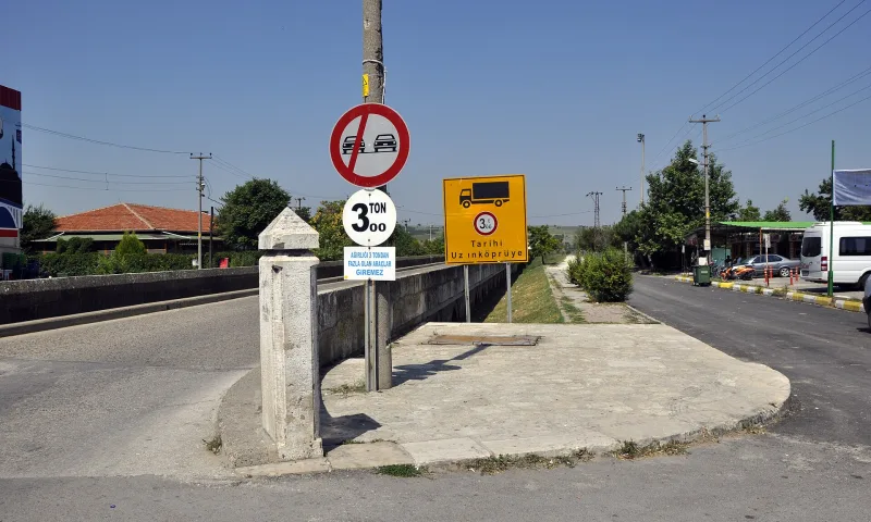 De Uzunköprü-brug — de langste stenen brug van Turkije