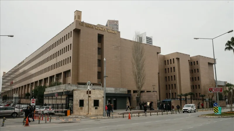 Izmiro mieste bendradarbiaujant sulaikyti 22 įtariamieji perduoti teismui