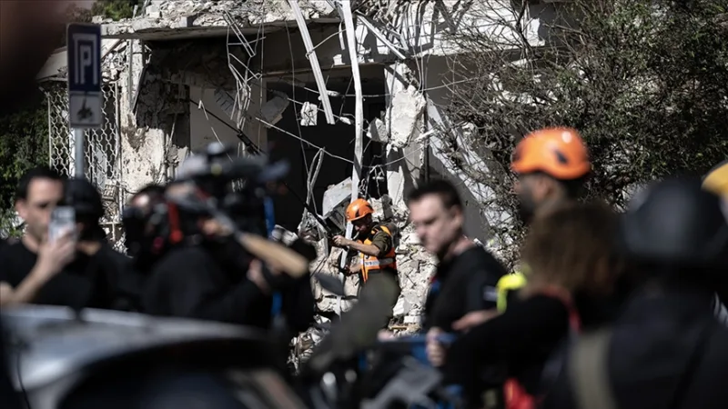 Nový raketový útok Iránu, ktorý prišiel po 8-hodinovej prestávke, zasiahol južné oblasti Izraela