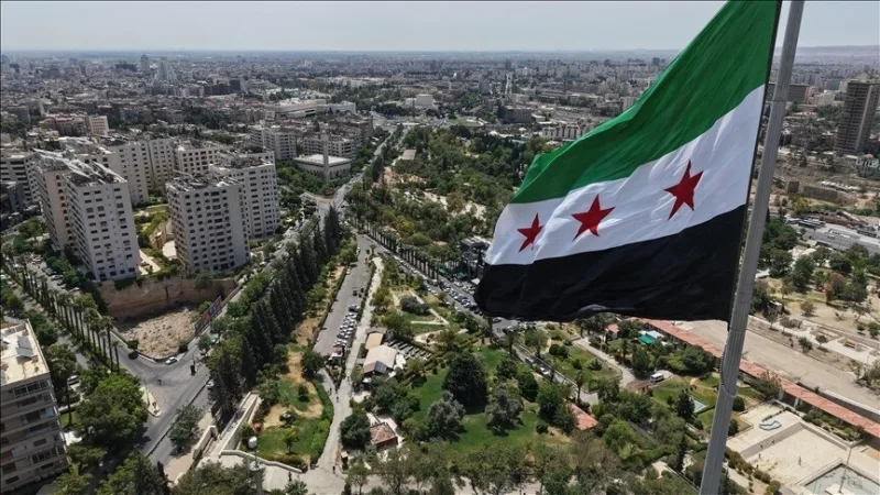 Het Syrische ministerie van Buitenlandse Zaken heeft verklaard verheugd te zijn over de overdracht van Amerikaanse militaire posten