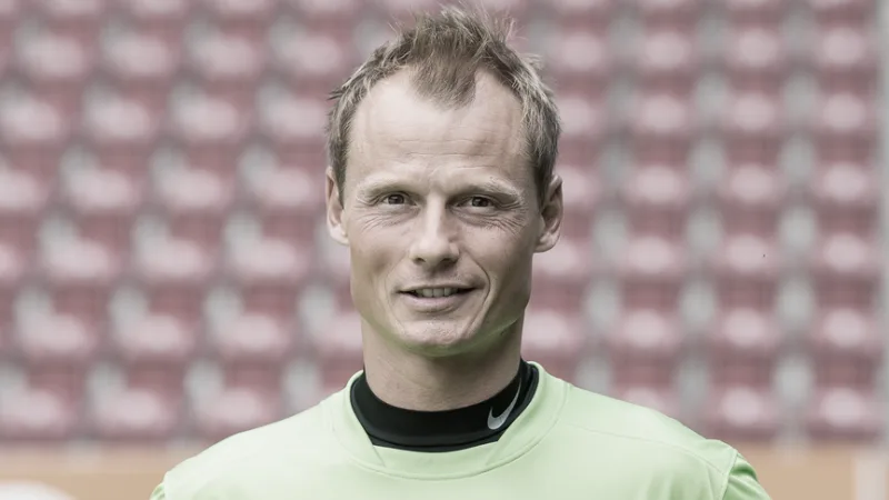 Manninger, de voormalige doelman van Arsenal, is omgekomen toen een trein zijn auto raakte
