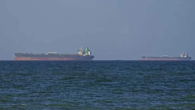 Een onder Pakistaanse vlag varende tanker met ruwe olie uit de Verenigde Arabische Emiraten is de Straat van Hormuz gepasseerd