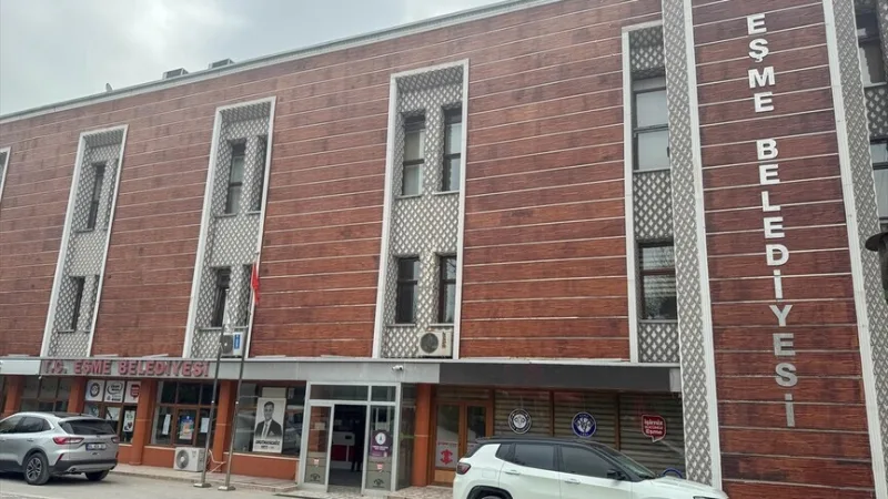 Tozan, Eşme polgármesterét és két önkormányzati alkalmazottat letartóztatták egy „megvesztegetés” ügyében