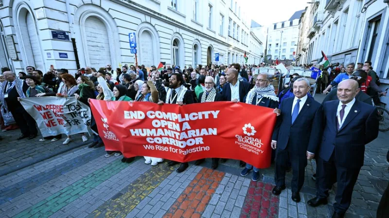 A brüsszeli Sumud-kongresszus résztvevői tüntetést szerveztek az Európai Parlament előtt