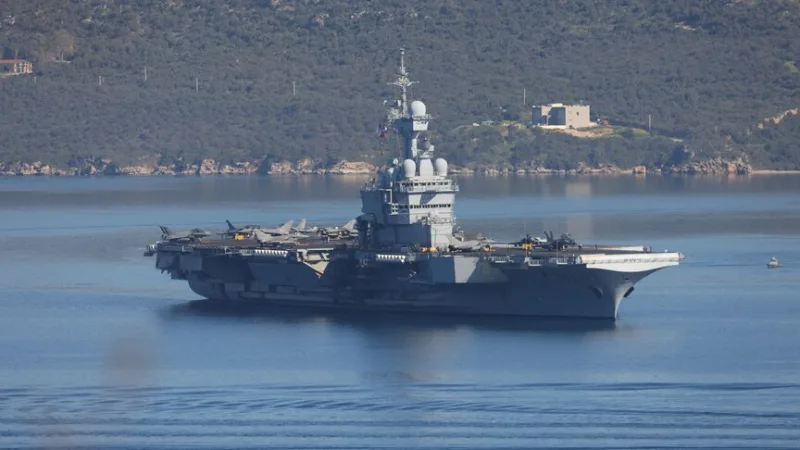 Es wurde berichtet, dass das französische Flaggschiff „Charles de Gaulle“ ins Rote Meer entsandt wurde