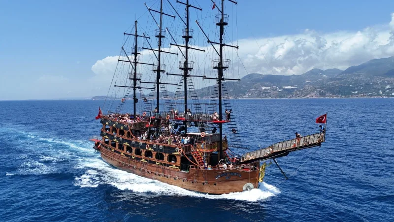 Pirate ship with lunch and unlimited drinks