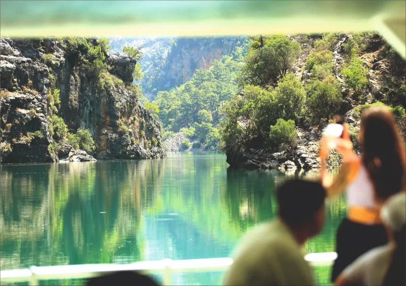 A magical journey through the emerald waters of Green Canyon